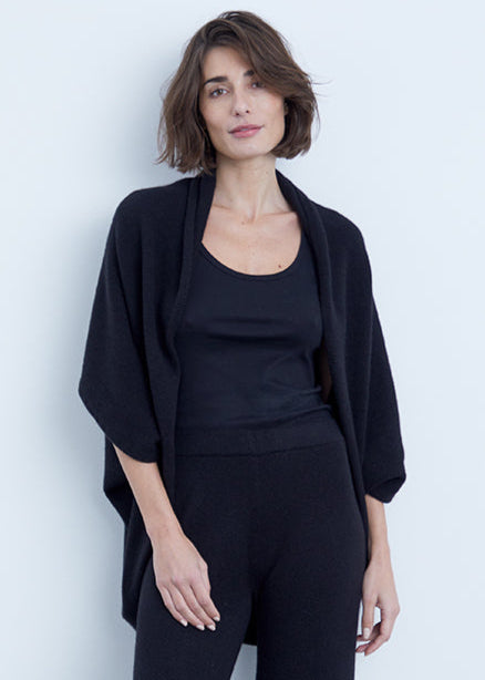 Bolero in Schwarz von PETIT CALIN