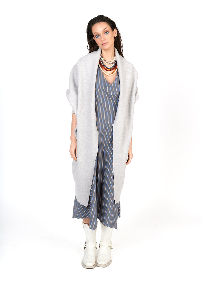 Wollcape AMBRA in Hellgrau von HE:IDI