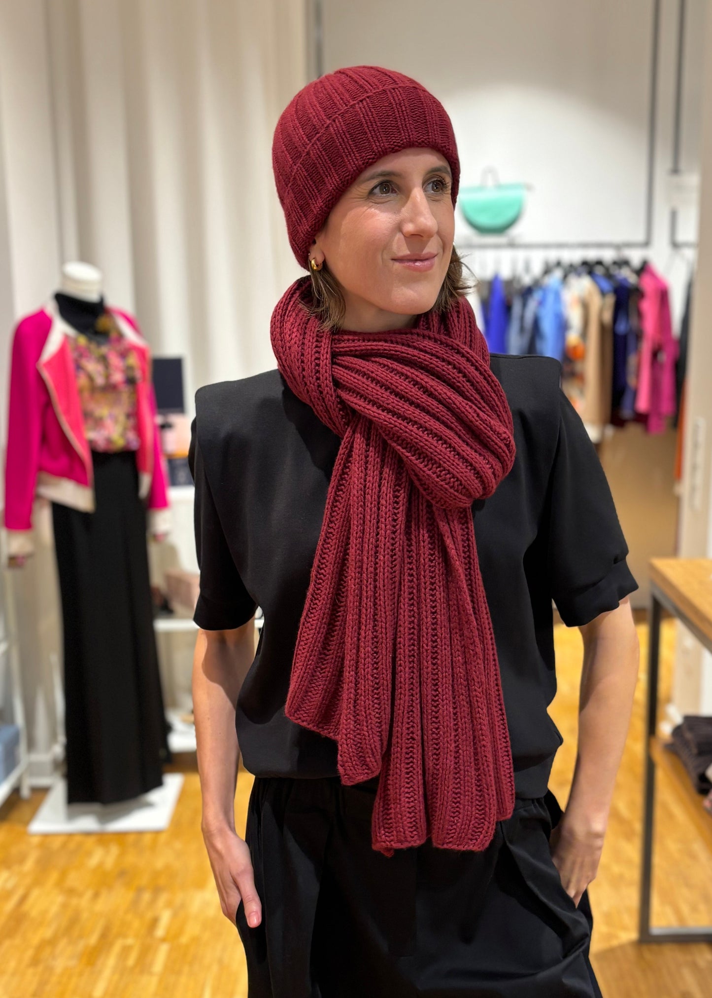 Kaschmir Rippenschal in Weinrot von PETIT CALIN