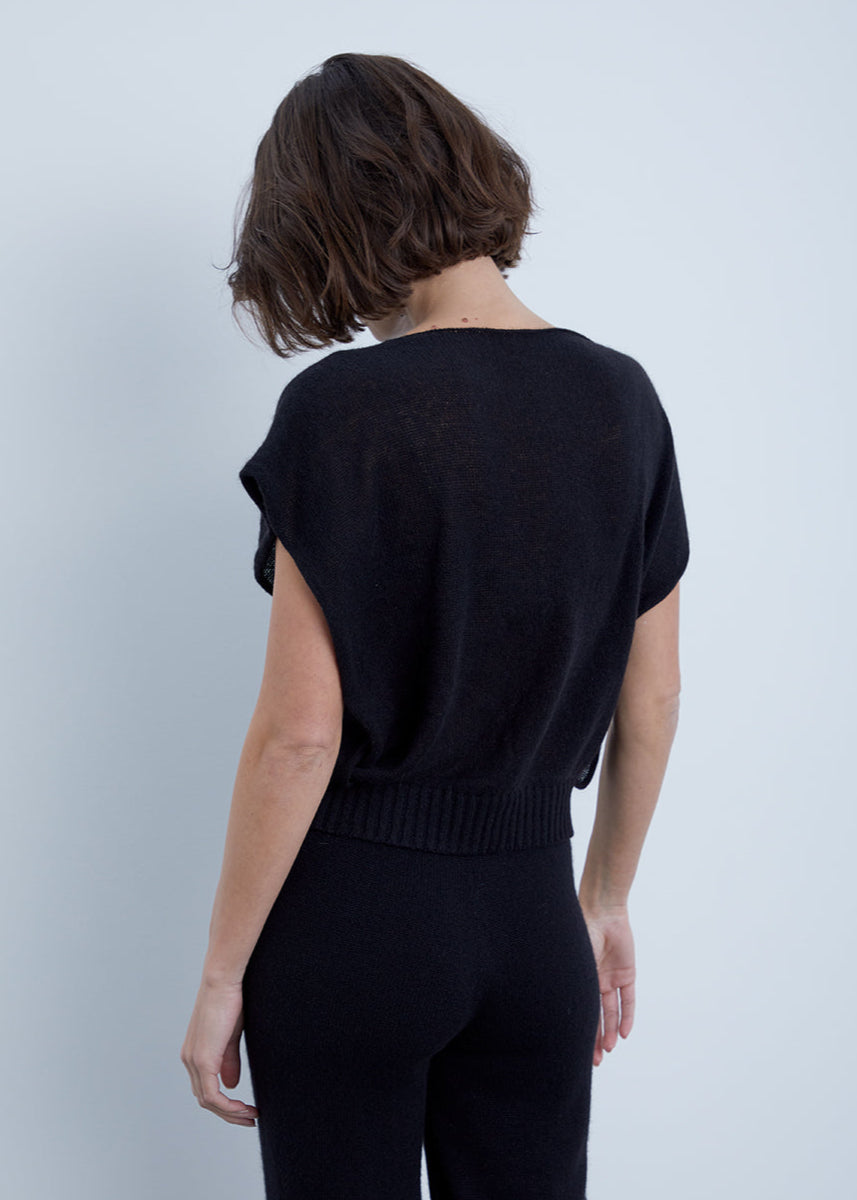 Slipover in Schwarz von PETIT CALIN